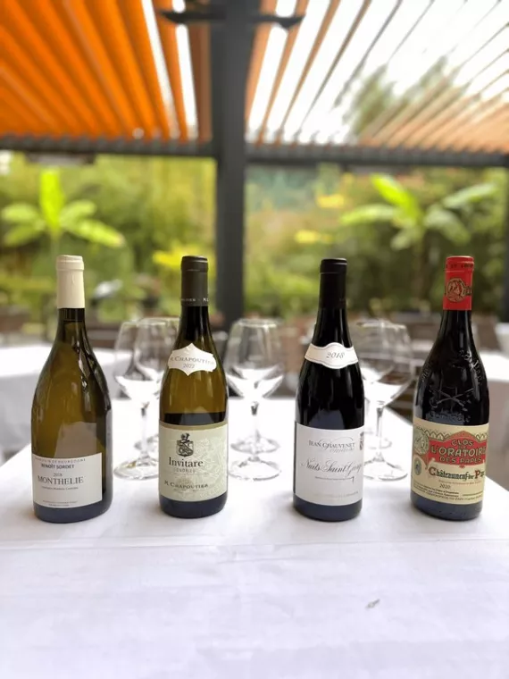 Restaurant accueillant les groupes de séminaire l’été pour manger dehors en terrasse, Chesnay, La Closerie